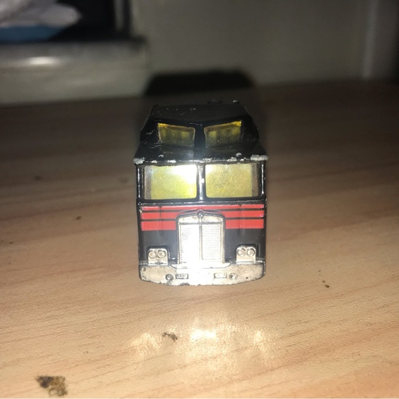 Matchbox 1981 Harley Davidson Road Riders Kenworth K100 Cabover Semi Tractor - Picture 3 of 5